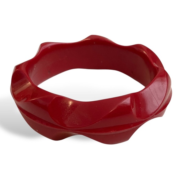 Vintage Chunky Carved Red Resin Bangle Bracelet Retro Look - Picture 1 of 5